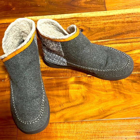 Sanuk | low gray boots with fuzzy lining - Picture 1 of 4